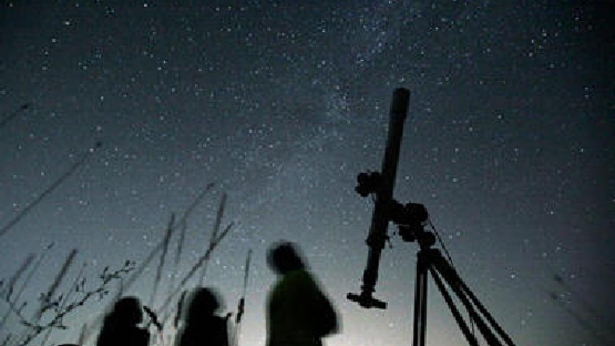 noaptea perseidelor acolo unde a fost senin stelele au brazdat cerul toata noaptea