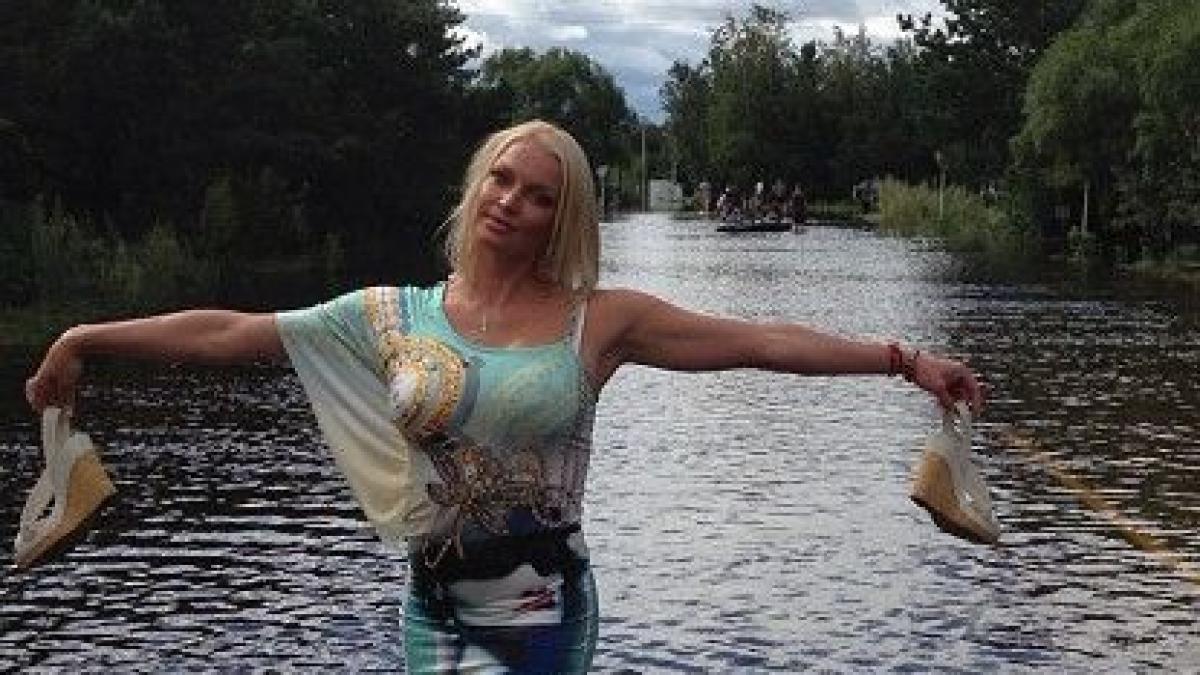 cand prostia atinge cote alarmante sedinta foto facuta de blonda asta a infuriat o tara intreaga