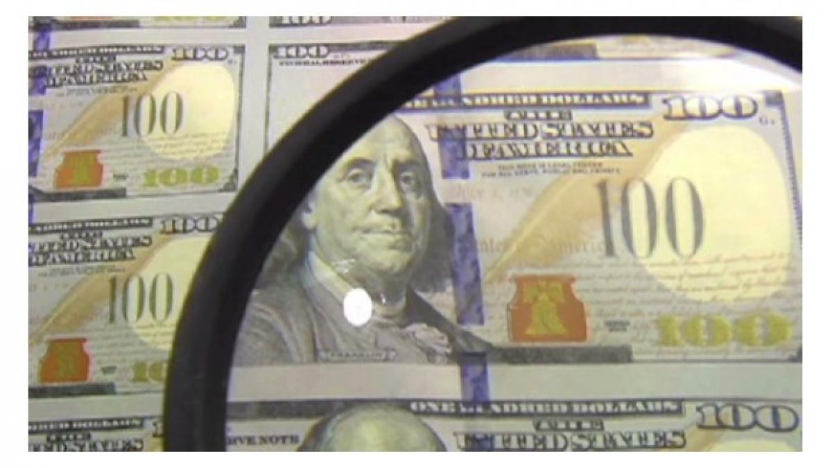 americanii au probleme cu verzisorii bancnota de 100 de dolari mazgalita la tiparire