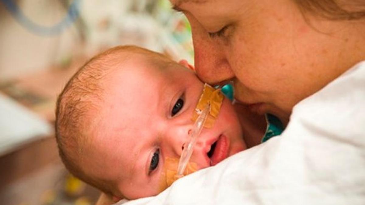 i am cumparat papucei unde mai pun eu acesti papucei copil nascut fara picioare dupa ce medicii i