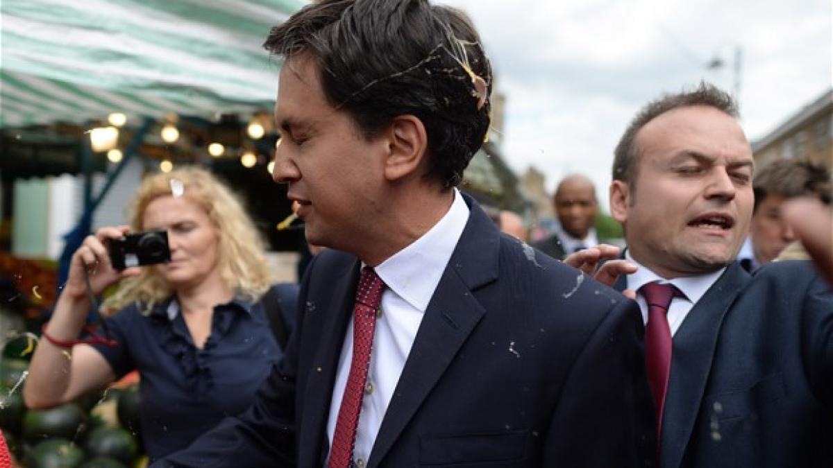 liderul opozitiei din marea britanie atacat cu oua intr o piata din londra