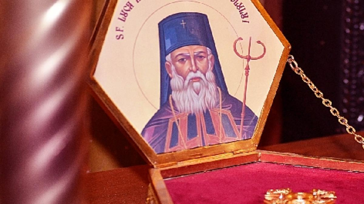 mai multe persoane au incercat sa fure moastele sfantului luca aduse la o biserica din slobozia