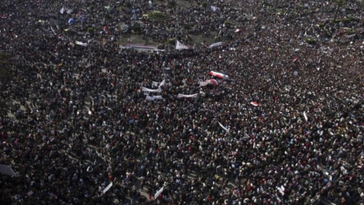 politia egipteana primeste autorizatia de a deschide focul asupra manifestantilor violenti