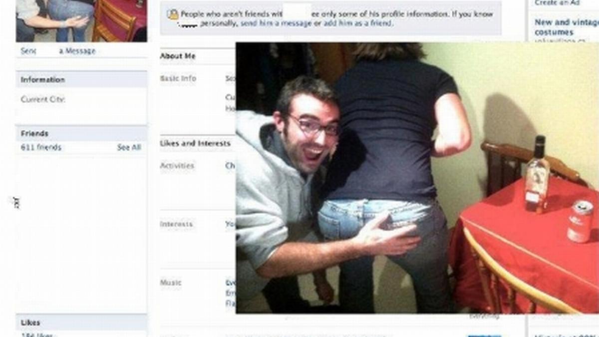 sa zambim putin s a costumat ca ei si le a cerut prietenia pe facebook