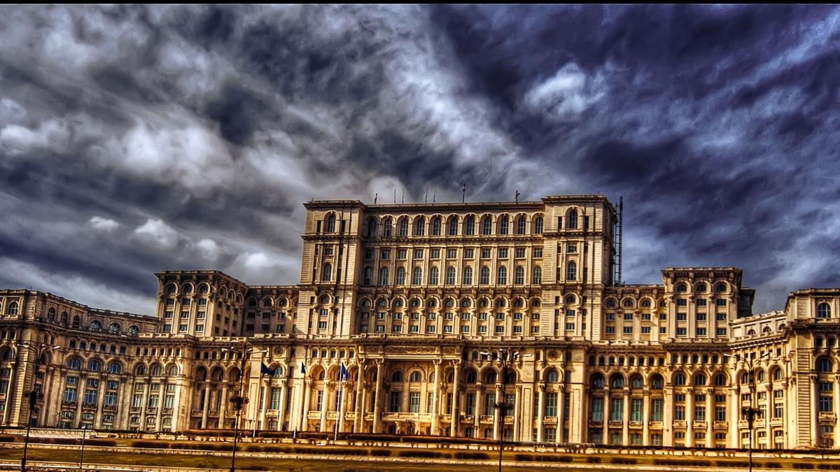 a intrat de trei ori in cartea recordurilor dar in oficial valoreaza 0 lei casa poporului nu exista