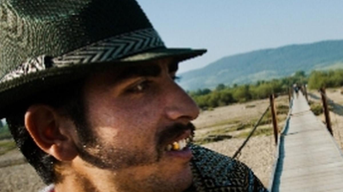 scandal intre doua familii de romi din cauza unei neintelegeri legate de o casatorie un barbat a