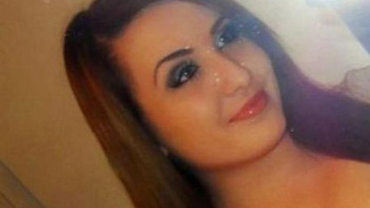 marea suparare a acestei domnisoare niciun barbat nu se poate uita in ochii mei mai mult de 5