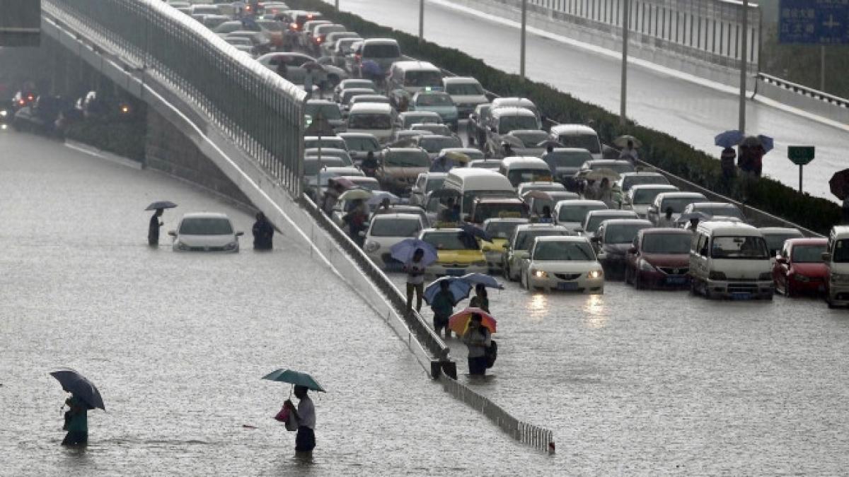 china se confrunta cu cele mai grave inundatii din ultimele decenii bilantul mortilor depaseste 130