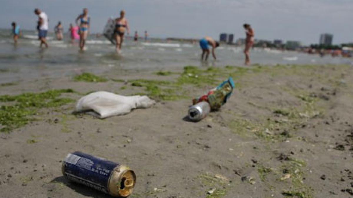 fenomenul care tine turistii romani departe de apa marii cosmarul a inceput dupa furtuna de