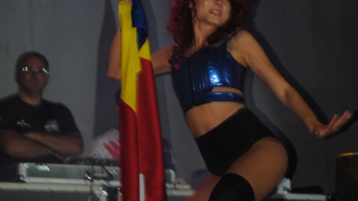 dans lasciv cu tricolorul evenimentul a fost sponsorizat de un parlamentar