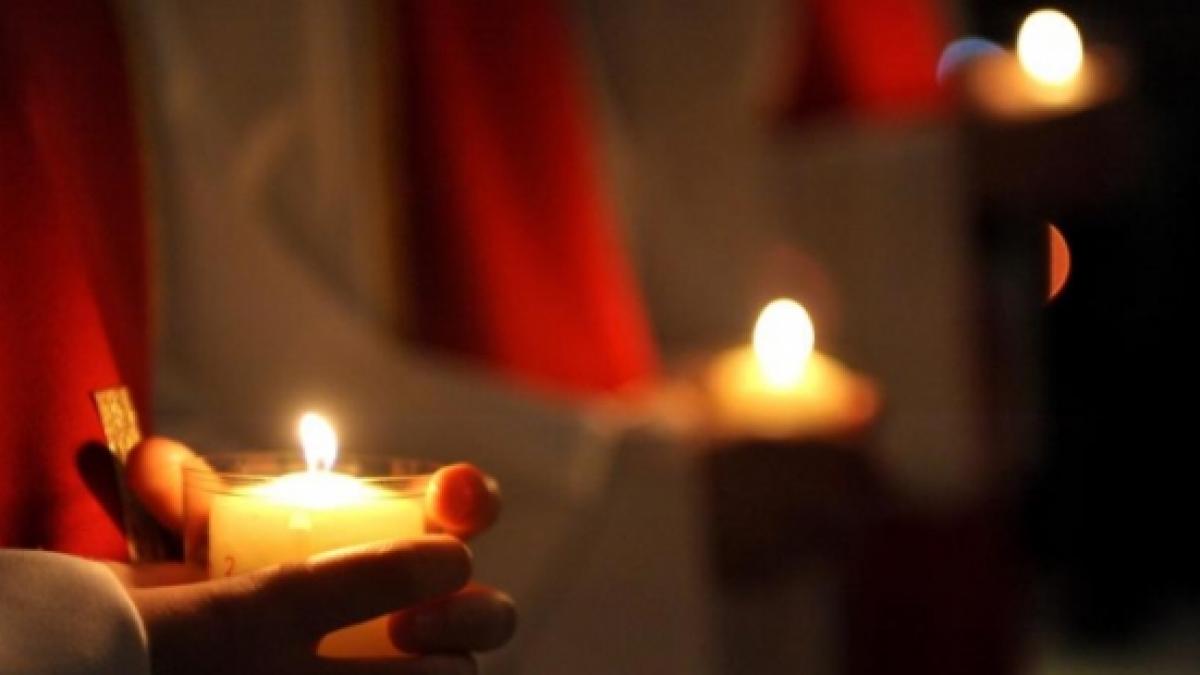 din romania mort ridicat de politisti din biserica in timpul slujbei de inmormantare