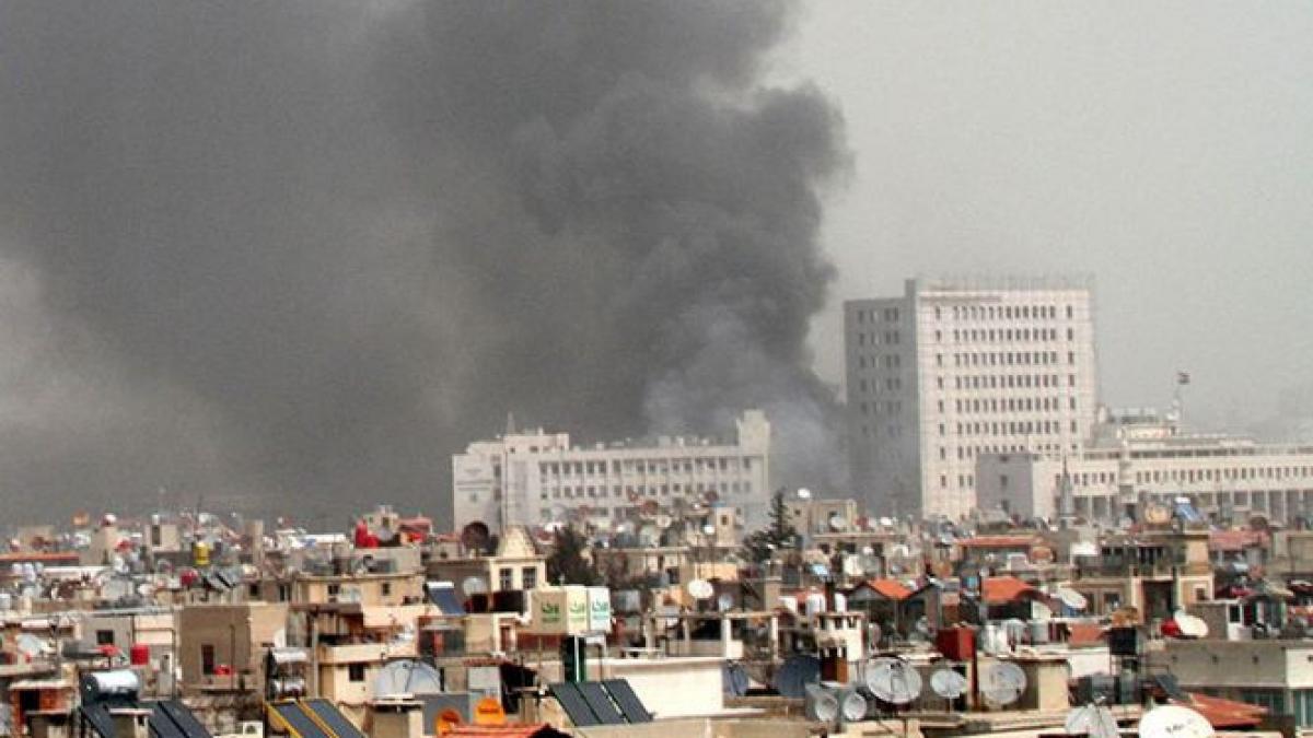 tiruri de mortiere s au auzit in cartierul prezidential din damasc