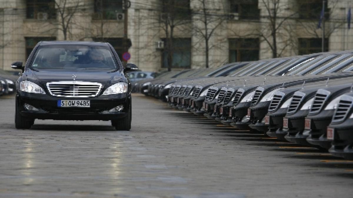 ce a descoperit sub masina lui un oficial al statului roman sa vina sa il recupereze