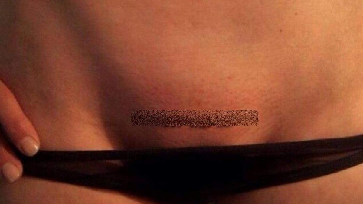 este cel mai indecent tatuaj pe care si l ar fi putut face o fata sute de mii de oameni i au vazut