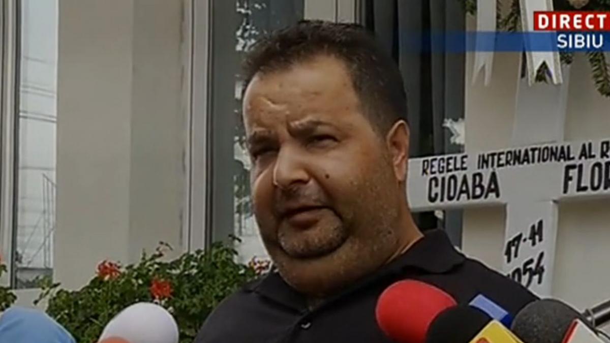 noul rege al romilor incoronat la inmormantarea tatalui sau vom spune a murit regele traiasca regele