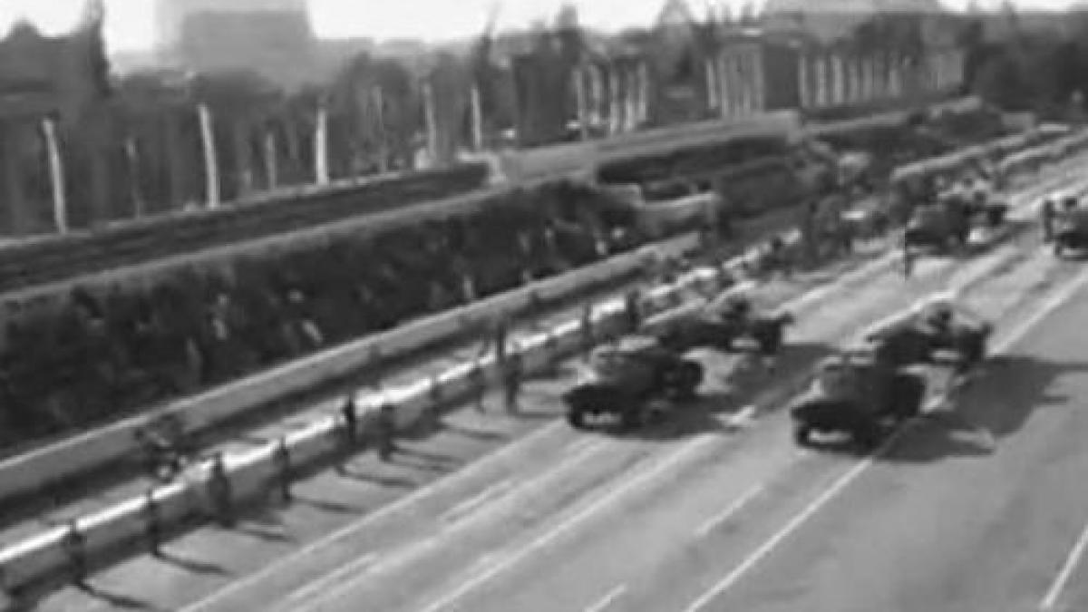 romanii ar defila pe 23 august daca li s ar oferi o anumita suma de bani