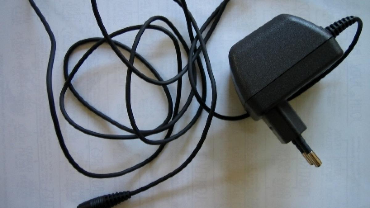 se lanseaza telefonul a carui baterie tine 36 de zile costa 70 de lei vezi cum arata