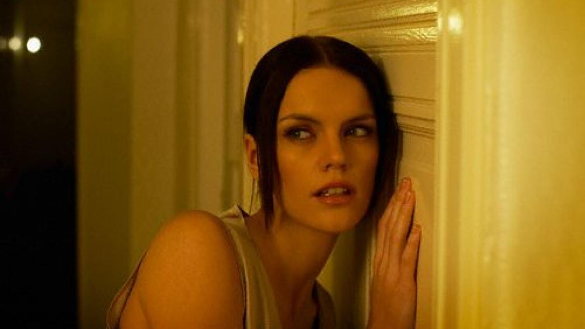 a ascultat la usa camerei fiicei sale si a crezut ca intra in pamant in ce ipostaza a surprins o pe