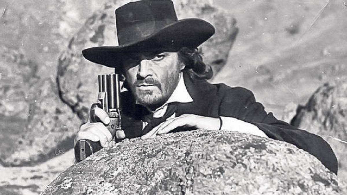 clujenii care au furat pistoalele lui margelatu si vinul lui florin piersic condamnati la inchisoare