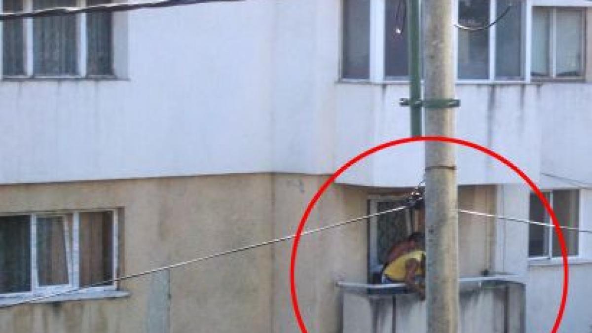 s a intamplat intr un bloc din romania ce a facut femeia dupa ce si a pierdut cheile de la