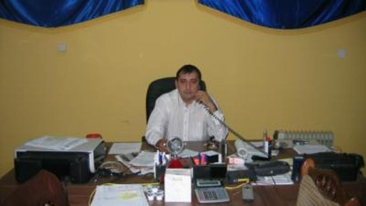 un primar chiulangiu a ramas fara loc de munca a lipsit mai mult de 45 de zile consecutiv