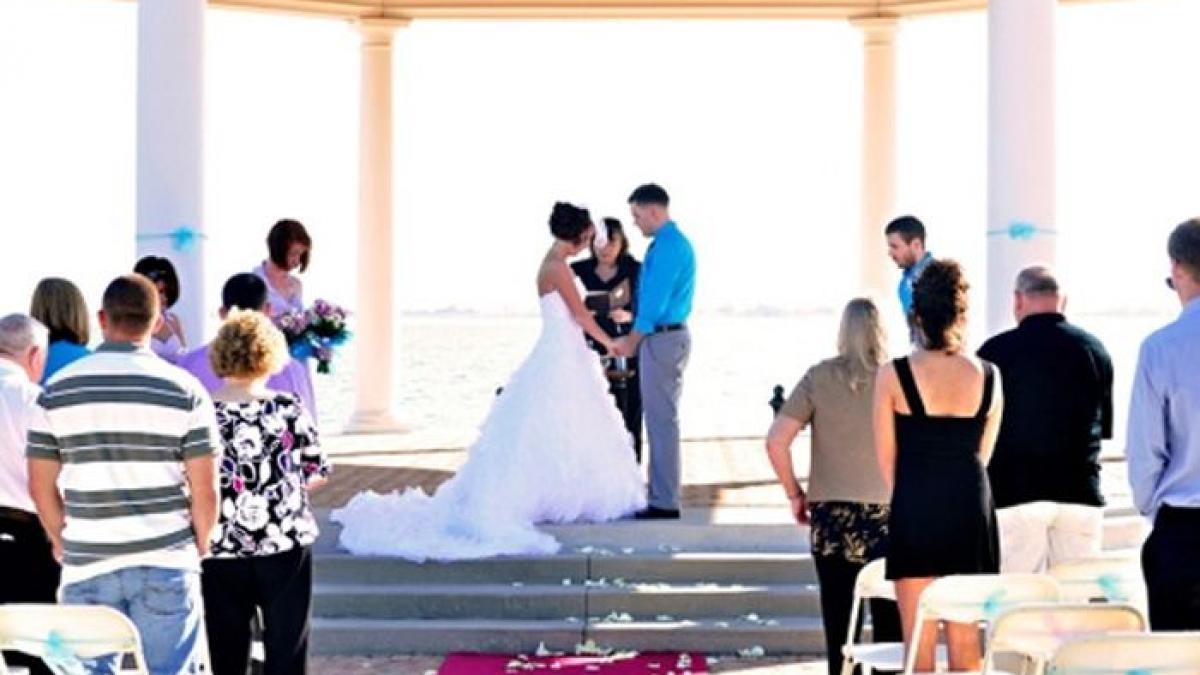 este cea mai trista poza facuta vreodata la o nunta mireasa habar nu avea ce urma sa se intample