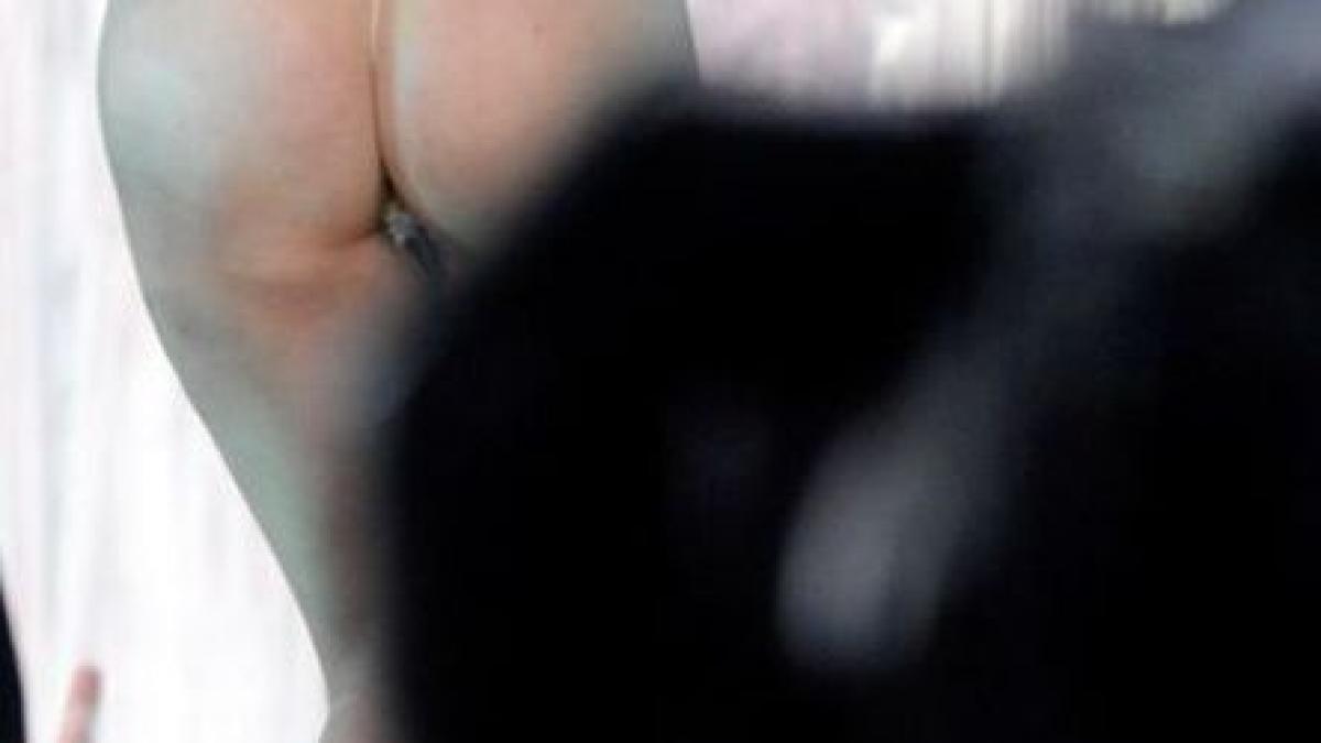 fanii din primele randuri au fost oripilati cand au vazut o pur si simplu i a iesit din chiloti