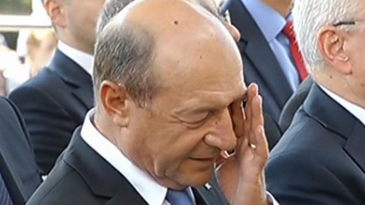 Băsescu are faimă de petrecăreţ. Iată ce dedicaţie a primit preşedintele în timpul vizitei la Bratislava