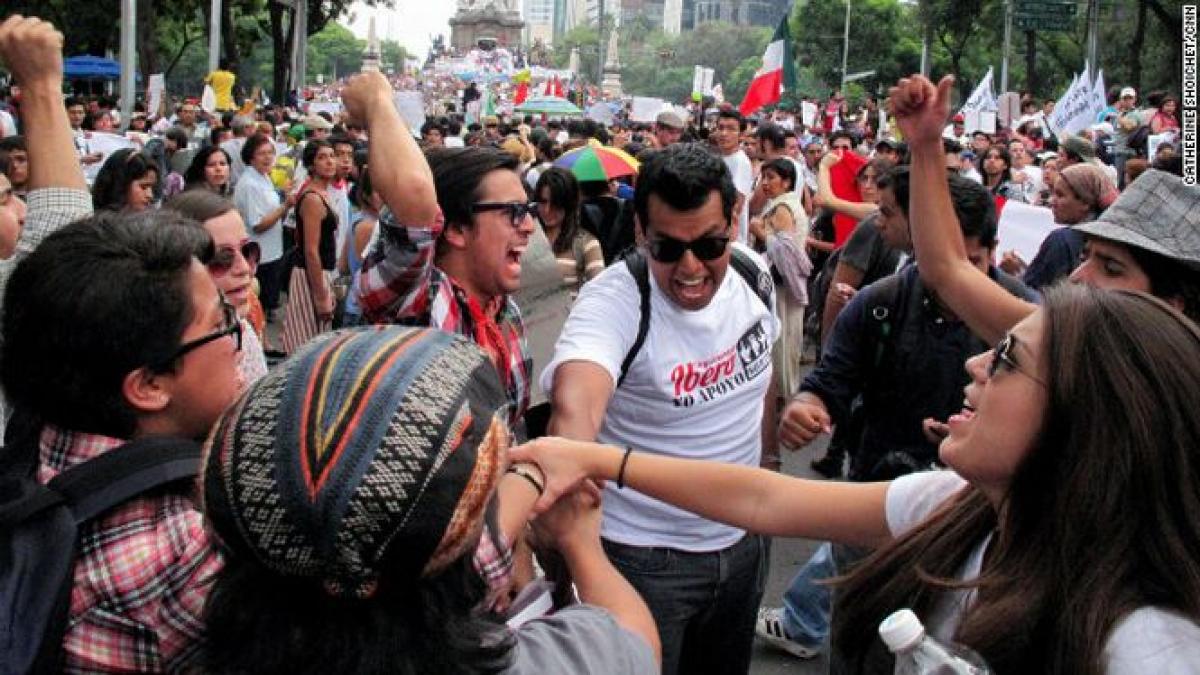 studentii au iesit in strada in capitala mexicului au protestat fata de reformele din cadrul