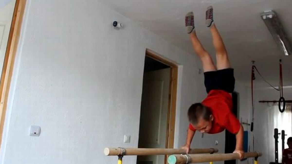 totul pentru a vana noi recorduri micul hercule supus de tatal sau la antrenamente severe