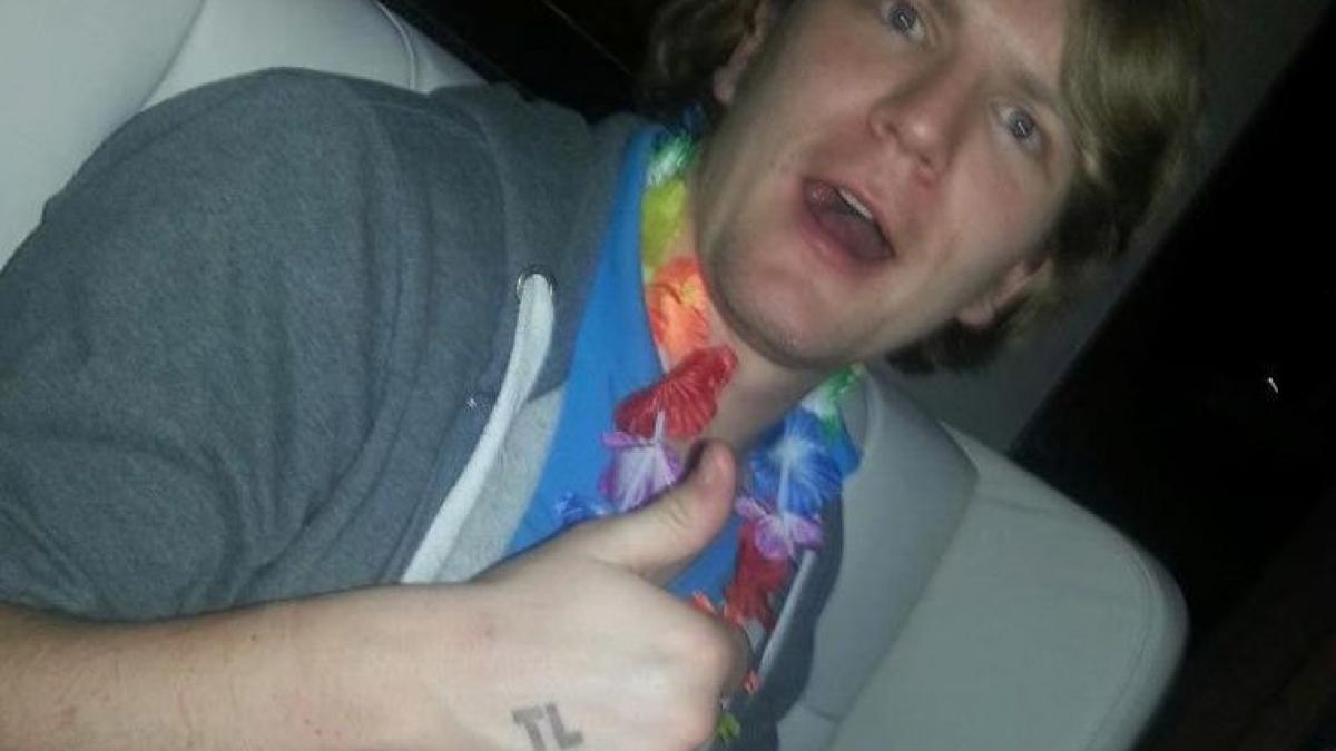 urma sa se casatoreasca a doua zi dar nunta nu a mai avut loc din cauza acestei poze ce a facut