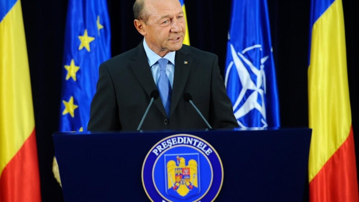 basescu sapte cavaleri ai ordinului cer retragerea decoratiei lui tokes decizia apartine