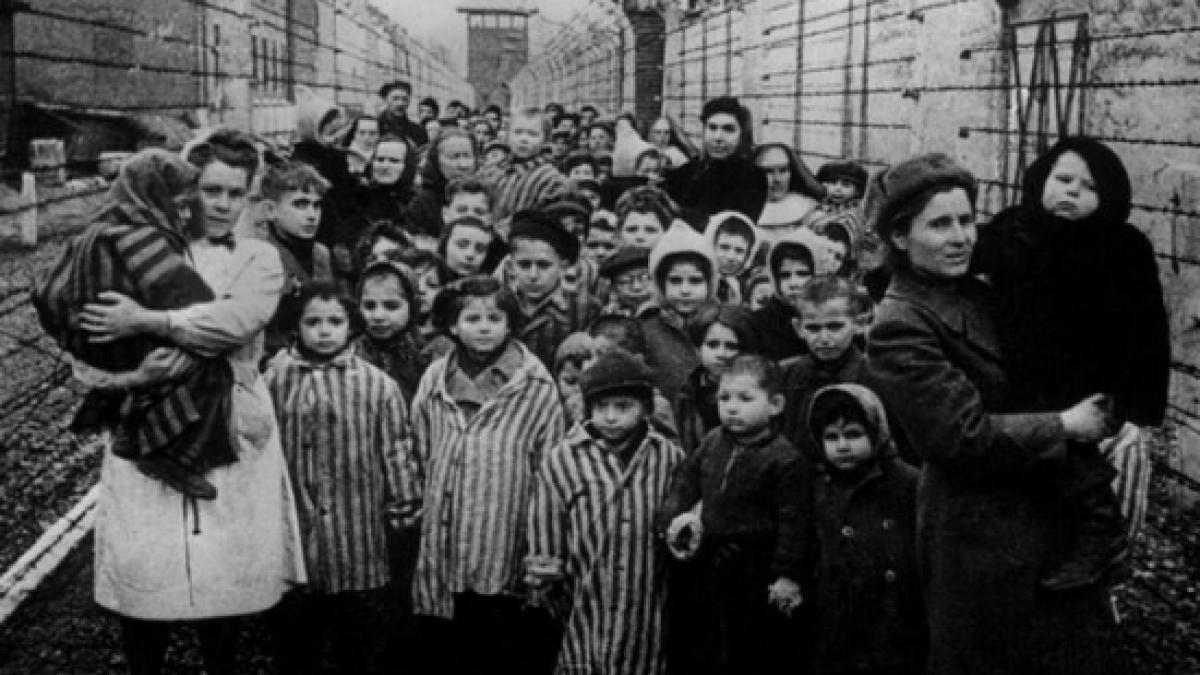justitia germana va ancheta 30 de presupusi gardieni de la lagarul de concentrare auschwitz