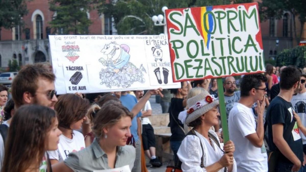 cateva sute de oameni protesteaza in capitala fata de proiectul de la rosia montana
