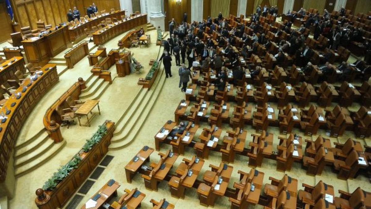 parlamentarii au aprobat o lege care le limiteaza dreptul de a cere bani de la buget pentru