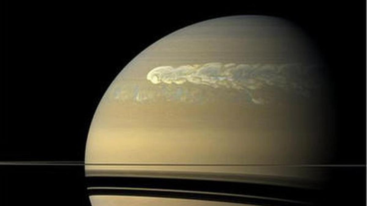 s a dovedit exista apa pe saturn