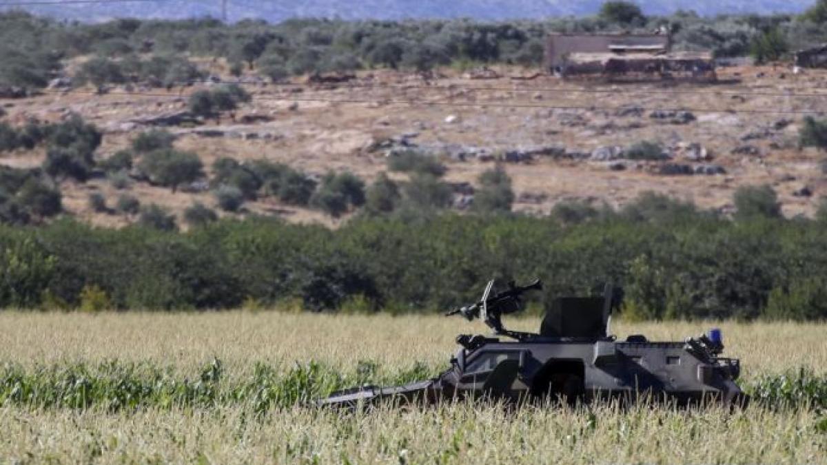 turcia isi intareste granita cu siria mobilizand mai multe unitati de blindate in zona de frontiera