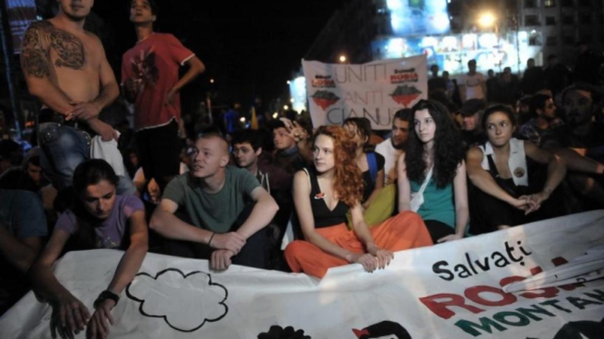 proteste fata de proiectul minier de la rosia montana in capitala si la cluj napoca