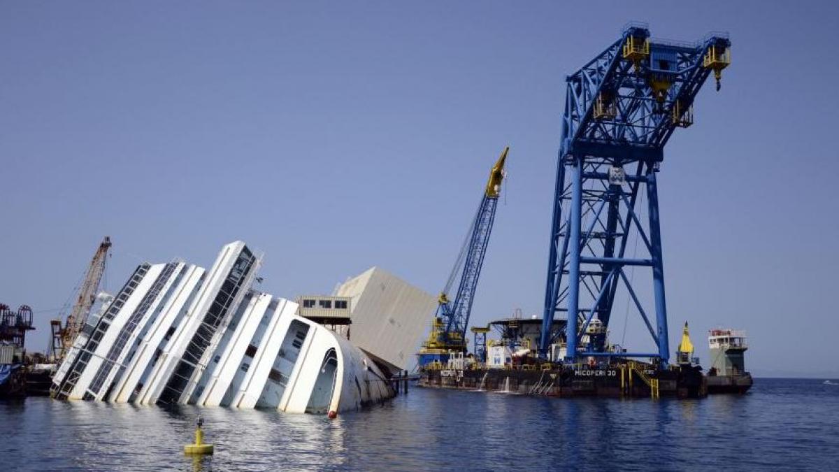 manevre fara precedent pentru recuperarea navei costa concordia costul operatiunii peste 300 de