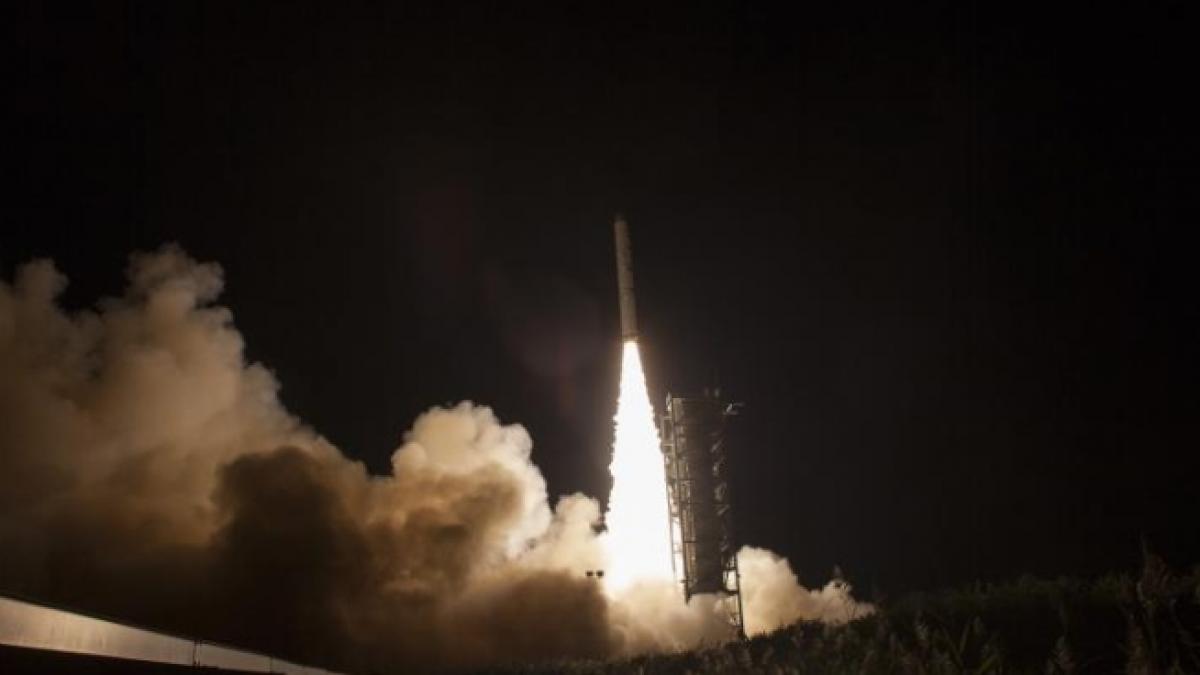 nasa vrea sa examineze atmosfera lunii