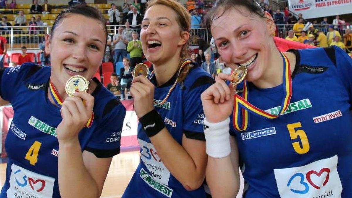 primul trofeu al sezonului hcm baia mare castiga supercupa romaniei