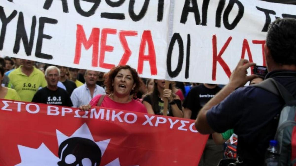 aproximativ 17 000 de persoane au manifestat pe strazile greciei impotriva austeritatii