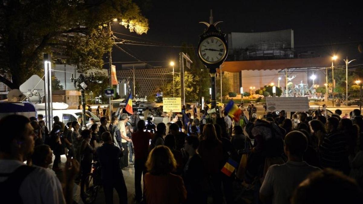 bulevardul regina elisabeta din capitala blocat si marti seara de peste 200 de protestatari