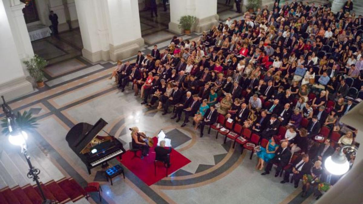 premiera la festivalul enescu palatul de justitie a fost arhiplin ieri seara la concertul