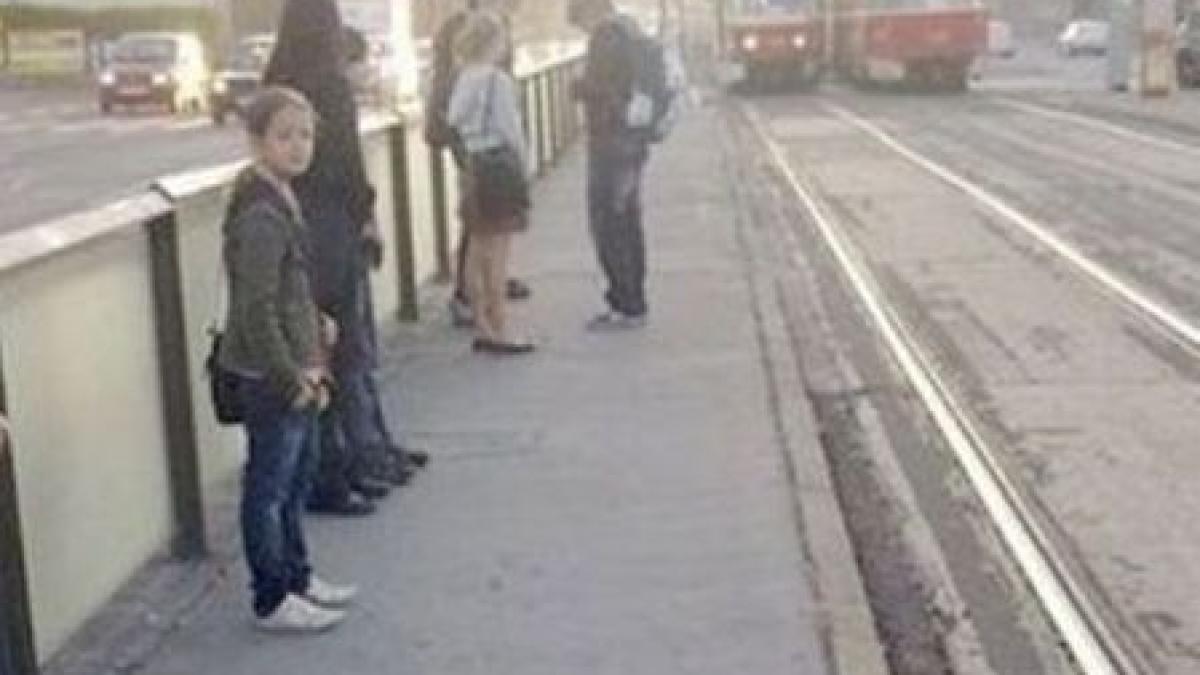 asemanarea este izbitoare ce s a vazut in aceasta statie de tramvai