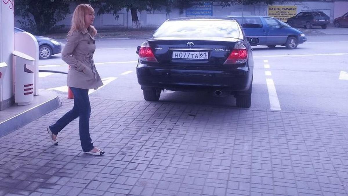 blonda asta a devenit vedeta dupa ce a facut o intr o benzinarie imaginile sunt epice