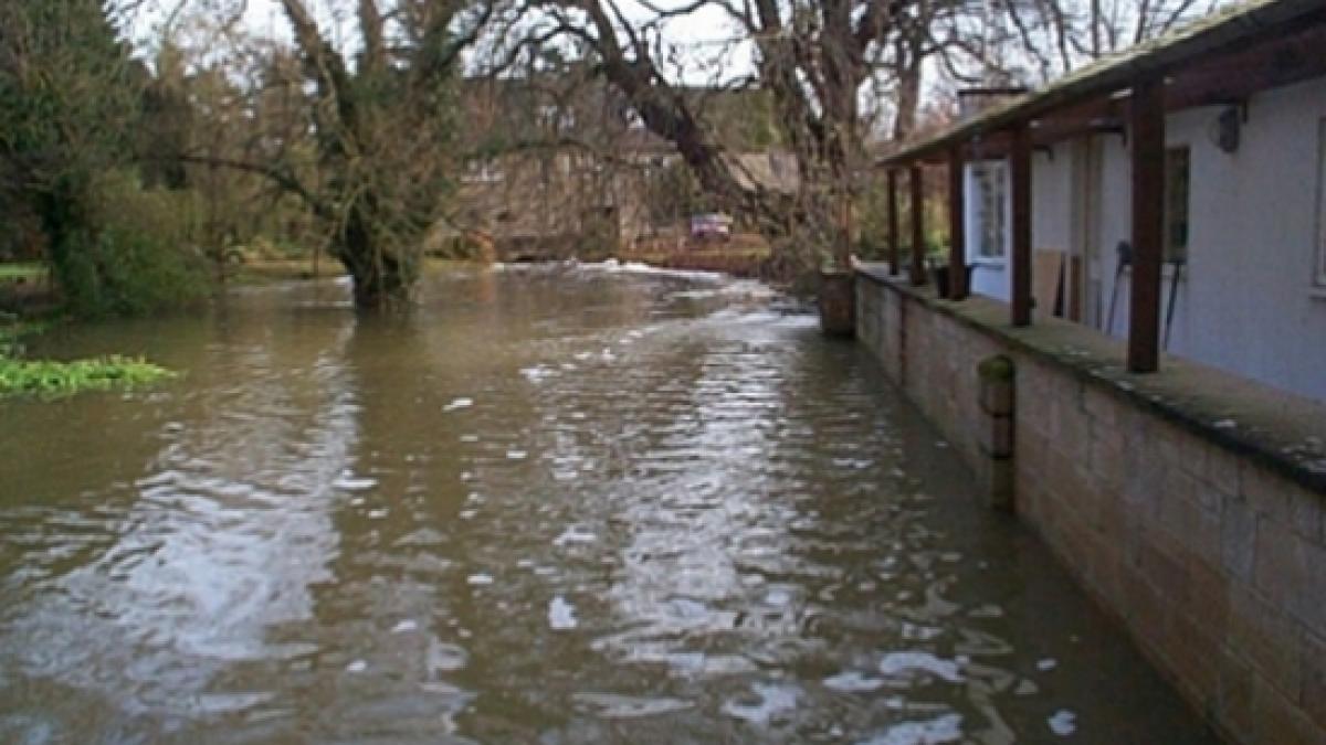 apa a adus moarte in galati sinteza zilei din mijlocul sinistratilor