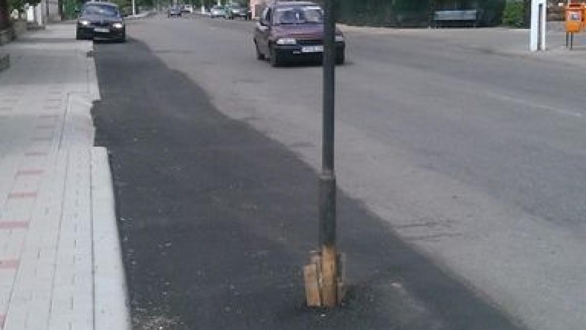 credeam ca numai in caracal este posibil asta soferii trebuie sa ocoleasca stalpii in mijlocul