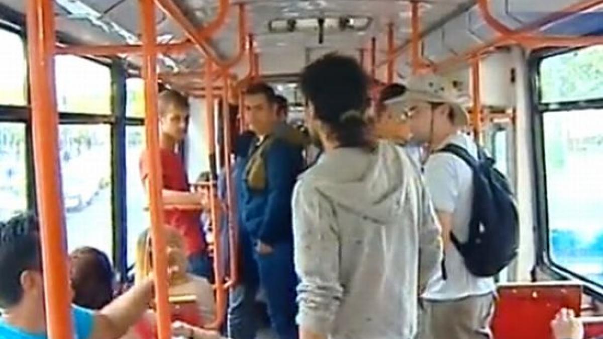 opozantii proiectului rosia montana au organizat un protest in tramvaiele din bucuresti