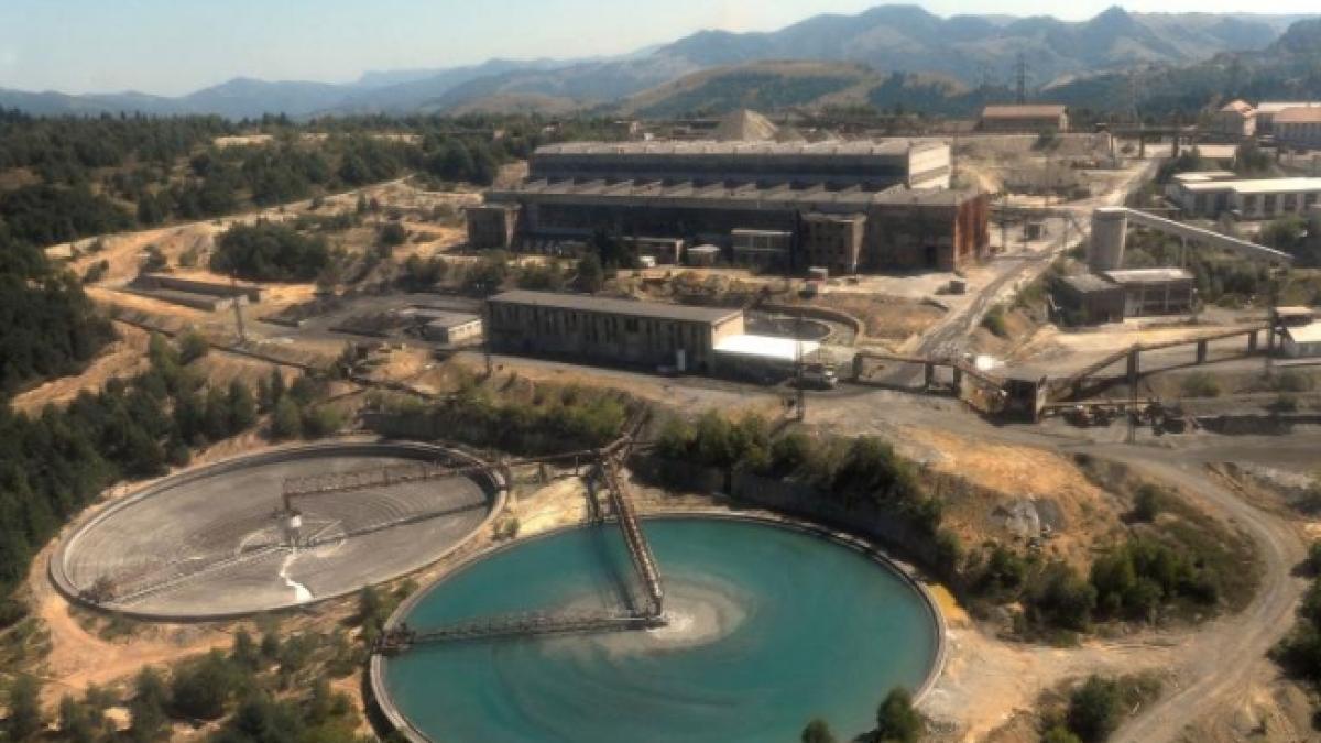 aproape 2 000 de persoane au fost aduse la rosia montana pentru a si manifesta solidaritatea cu